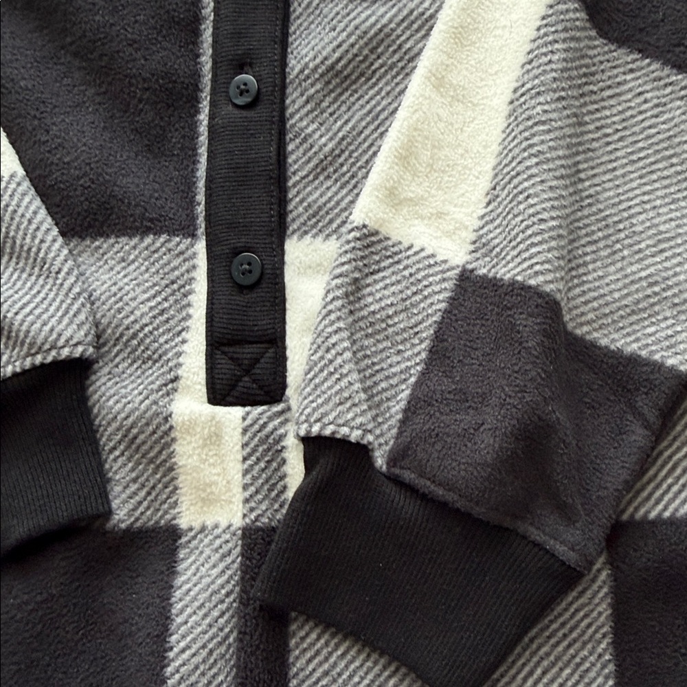 Old Navy Fleece Henley Pajama Romper -- 3.5-inch inseam - Picture 3 of 6